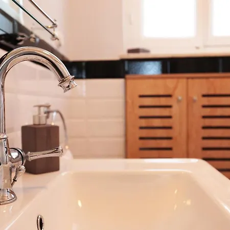 Bauhaus In The Center Of Apartment Athen