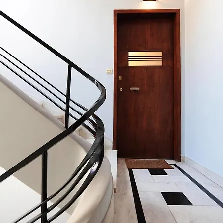 Apartment Bauhaus In The Center Of Athen